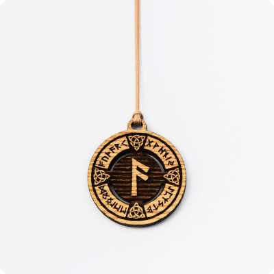 Руна Ансуз (Ос) в руническом круге из дерева (руна Ассов)