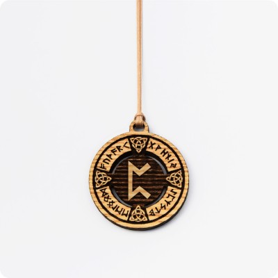 Руна Перт в руническом круге из дерева (руна Та которая скрыта)