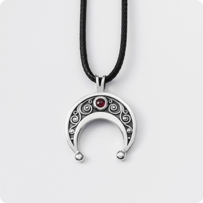 Оберег Лунница с камнем