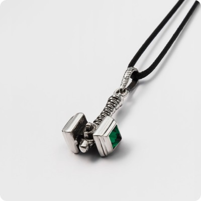 Молот-Русич с Медведем из серебра с камнем